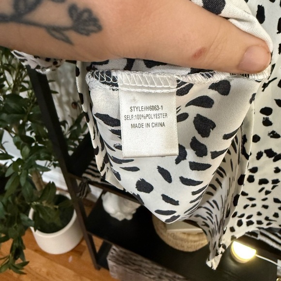 JODIFL Black and White Buttoned 3/4 Sleeve Blouse size small - Picture 6 of 7